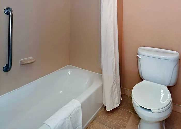 Hampton By Hilton Litchfield